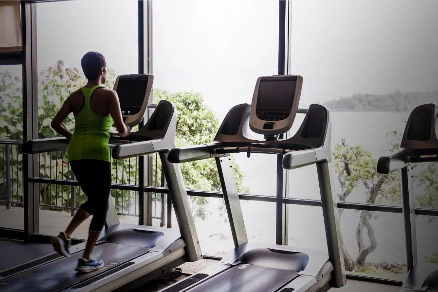 Tapis de Course vs Courir en Extérieur